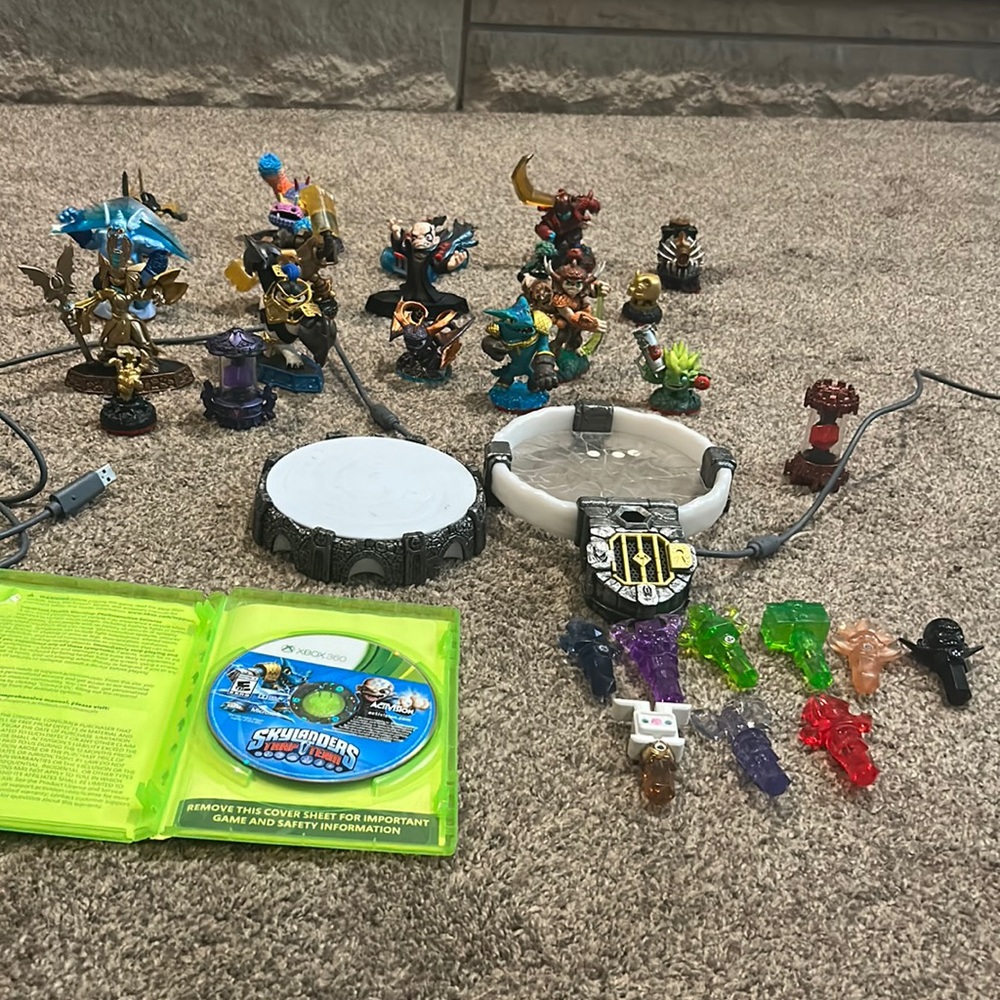 13player peaces+9 trap for the trap team game that is also included.+way more